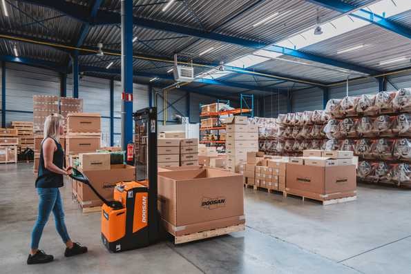 Three Benefits of Stackers - Give Your Warehouse a Lift | Doosan Forklifts UK